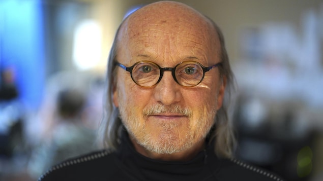Jim Corcoran dans le studio 17 de Radio-Canada.