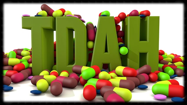 TDAH écrit en logo avec des pilules.