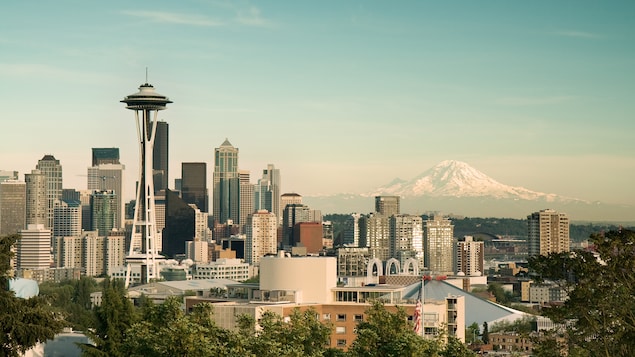 Point de vue sur Seattle avec le mont Rainier en arrière-plan