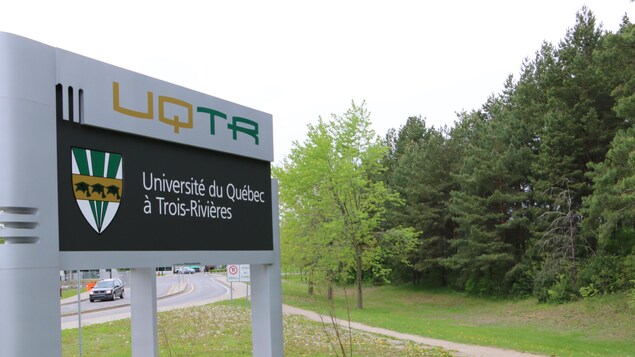 Pancarte de l'université.