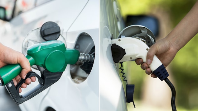 Une voiture conventionnelle fait le plein au poste d'essence et une voiture électrique à la borne de recharge.