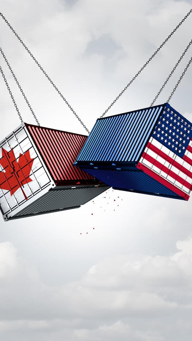 Deux conteneurs, l'un avec le drapeau du Canada et l'autre avec celui des États-Unis, s'entrechoquent dans les airs.