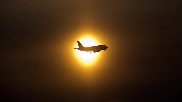 Un avion dans les airs
