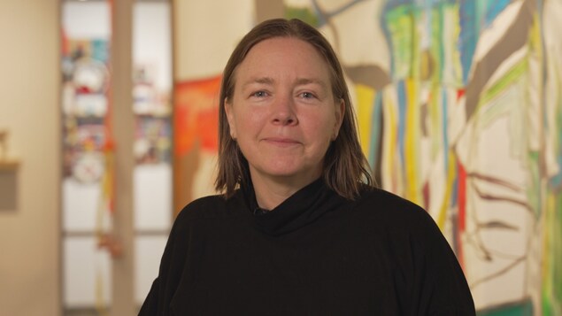 Julie Caissie sourit.