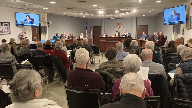 Le projet de sauna du quai MacPherson enflamme les débats