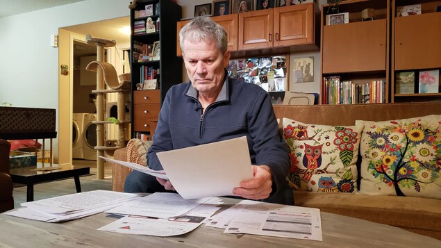 Une famille d’Edmonton peine à annuler une carte de crédit malgré une procuration