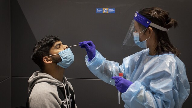 Le gouvernement ontarien dit surveiller de près le sous-variant BA.2