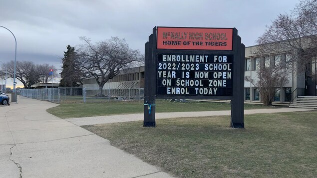 Agression près d’une école d’Edmonton : un adolescent dans un état critique