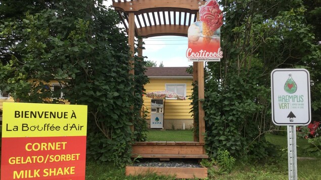 La Bouffée d'air et sa distributrice d'eau de marque Kupa.