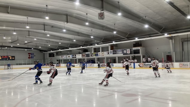 Retour du hockey mineur : les jeunes joueurs aux anges