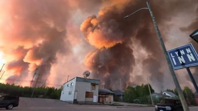Manitoba : ordre d’évacuation pour les résidents de Lynn Lake menacés par un feu de forêt