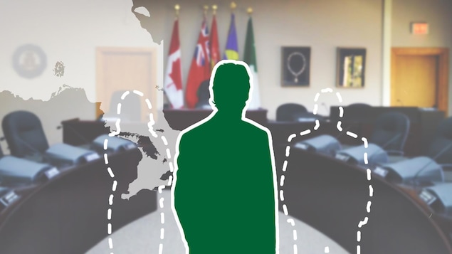 Trois silhouettes, dont une au centre en vert, devant une salle de conseil municipal et une carte de l'Ontario