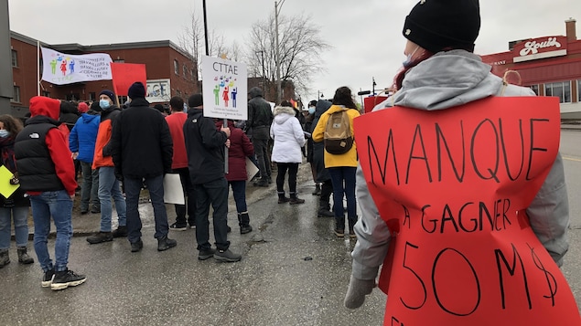 Des organismes communautaires de l’Estrie en grève pour réclamer du financement