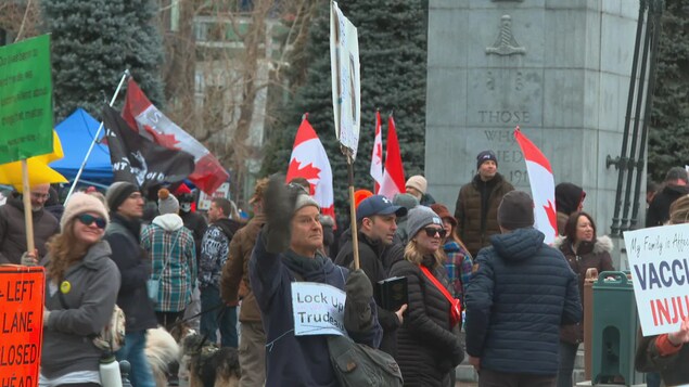 Manifestation hebdomadaire à Calgary  : un quartier veut plus de rigueur de la police