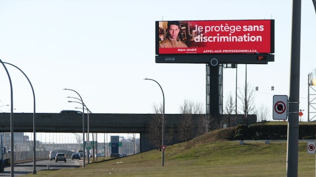 Un policier et un pompier de Sherbrooke dans une campagne contre les mesures sanitaires