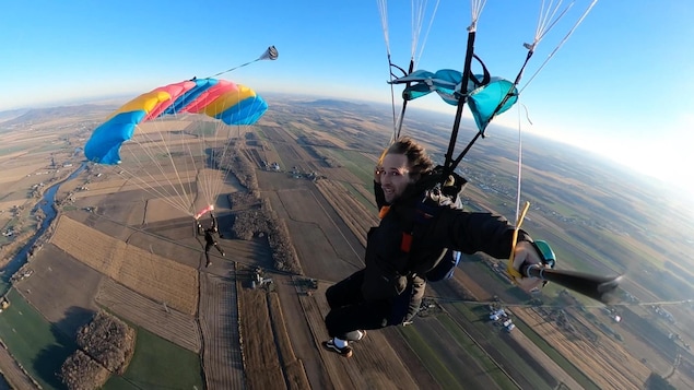 Accident de parachutisme mortel : l’identité de la victime dévoilée