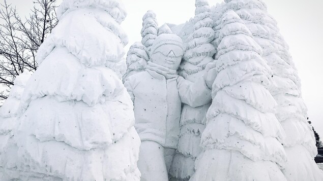 Souvenirs d’hiver : parcourir Gatineau à travers six sculptures de neige