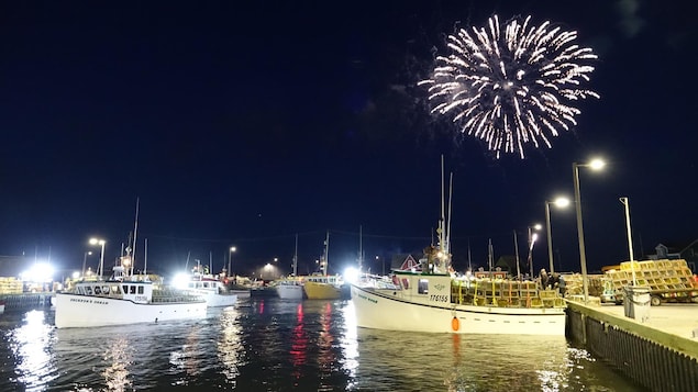 Départ des homardiers madelinots sous les feux d’artifice