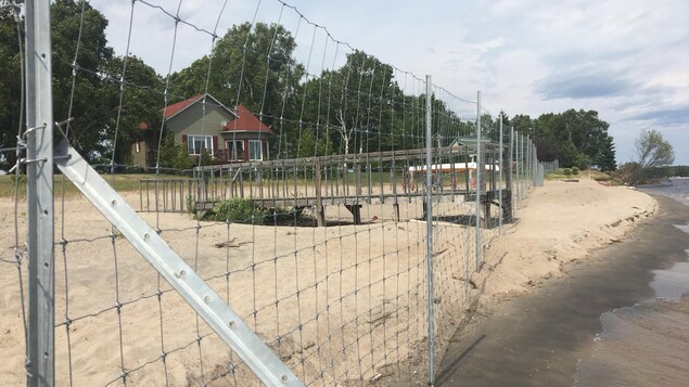 Une clôture sur la plage Une clôture sur la plage
