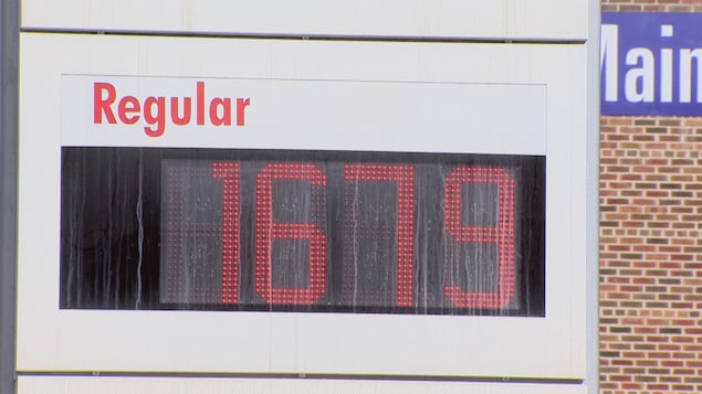 Le prix de l’essence devrait chuter de 11 cents en Alberta