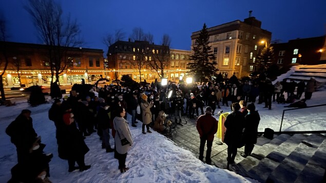 Plus d’une centaine de Sherbrookois rassemblés pour soutenir les Ukrainiens