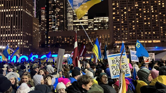 Rassemblement à Toronto pour marquer l’anniversaire de l’invasion russe en Ukraine