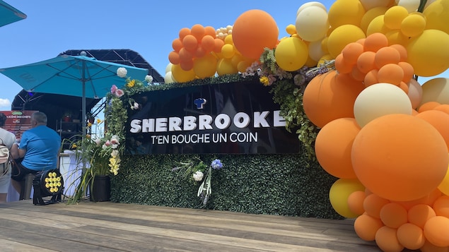 L'affiche de Sherbrooke t'en bouche un coin.
