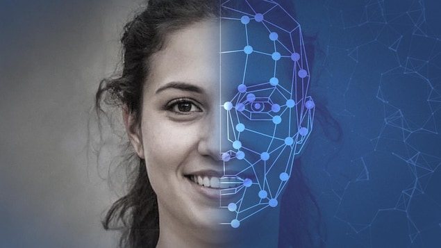 Gros plan du visage d'une femme souriante. La moitié de son visage est couvert d'une illustration qui représente la reconnaissance faciale d'une intelligence artificielle.