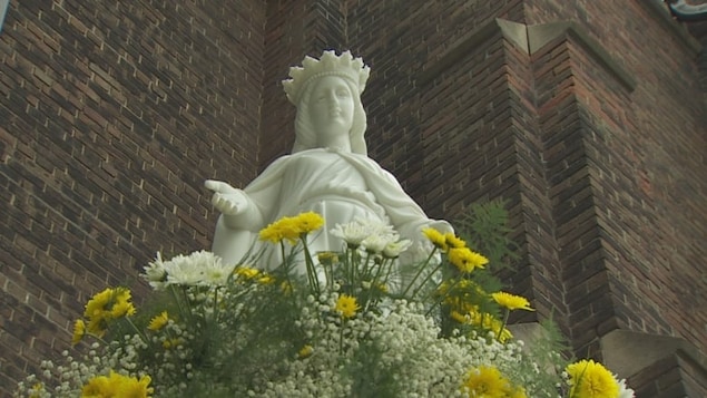 Une église torontoise remplace sa statue vandalisée par une nouvelle