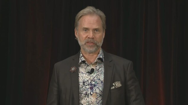 Photo de Todd Hirsch lors de sa présentation des perspectives économiques pour 2021. 