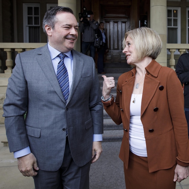 Jason Kenney et Rachel Notley se rencontrent après les élections provinciales en avril 2019.