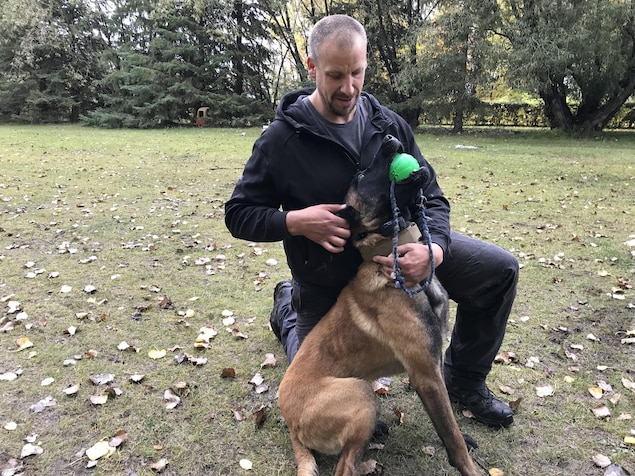 Jason Arsenault et son chien Bacco Jason Arsenault et son chien Bacco