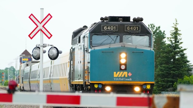 Un train de VIA Rail.