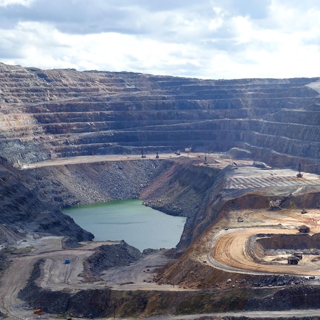 ArcelorMittal a inauguré une nouvelle usine de traitement des eaux usées au complexe minier du Mont-Wright, près de Fermont.