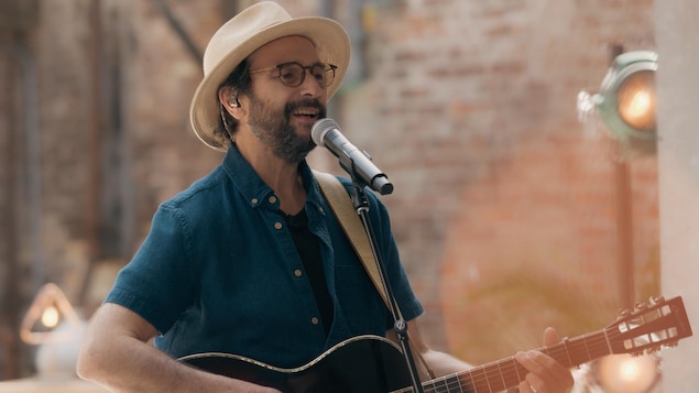 Les polissons de la chanson : Michel Rivard célèbre la « richesse musicale » de Brassens