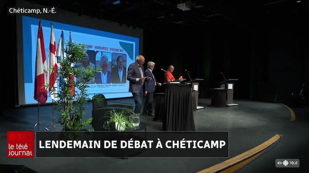 Les candidats participants au débat.