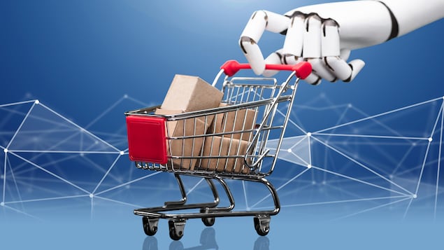 Une main robotique géante pousse un chariot d'épicerie.