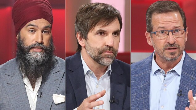 Un montage de 3 photos : à gauche, un homme qui porte un turban bourgogne et un veston gris, au centre, un homme qui porte un veston bleu foncé et à droite, un homme qui porte un veston bleu.