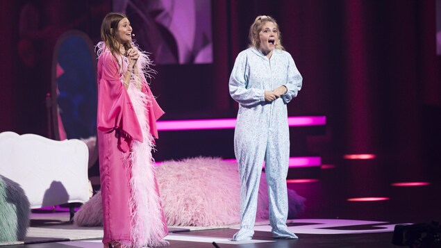 Katherine Levac et Rosalie Vaillancourt sur scène lors du Festival Juste pour rire de 2019.
