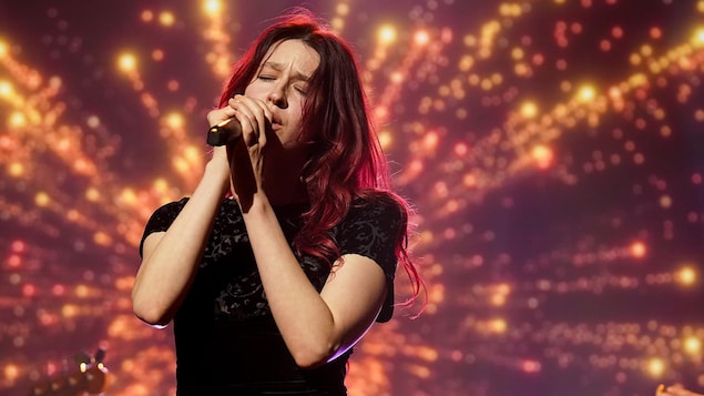 Lou-Adriane Cassidy sur le plateau de Bonsoir bonsoir!