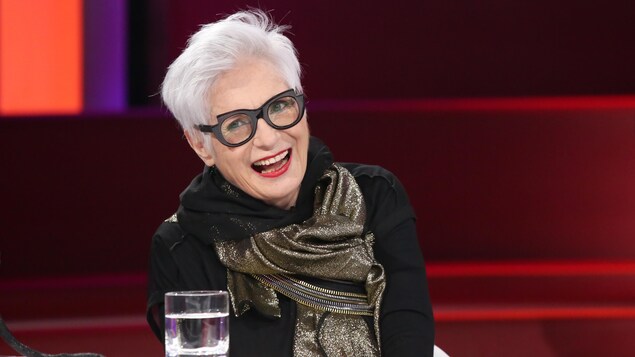 Louise Latraverse sur le plateau de Tout le monde en parle.