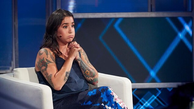 Mariana Mazza sur le fauteuil d'En direct de l'univers