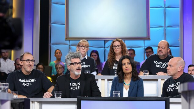 Ils discute du futur Festival du rire de Montréal.