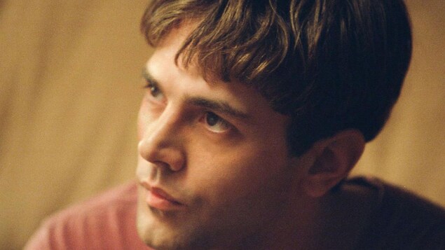 Xavier Dolan en gros plan.