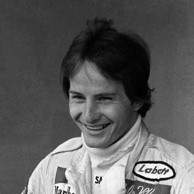 Le pilote automobile québécois Gilles Villeneuve a surpris le monde de la Formule 1 grâce à son talent brut exceptionnel.