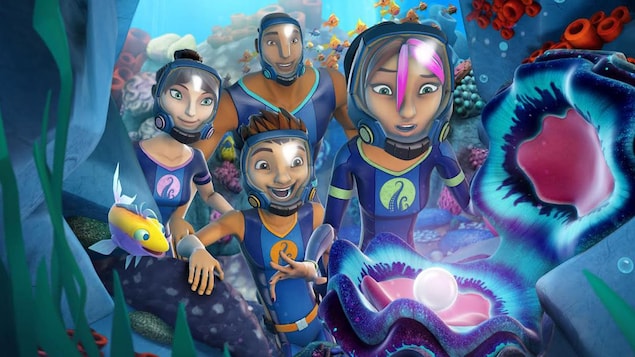 Les personnages de Sous les mers découvrent une perle dans une huître géante.