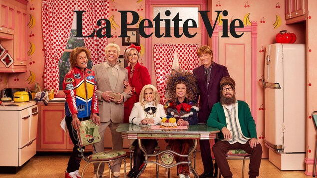 Cuisine rose, table de cuisine, famille coloré, 