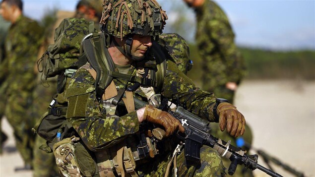 Des soldats canadiens participent à un exercice de l'OTAN en Pologne, en mai 2014.