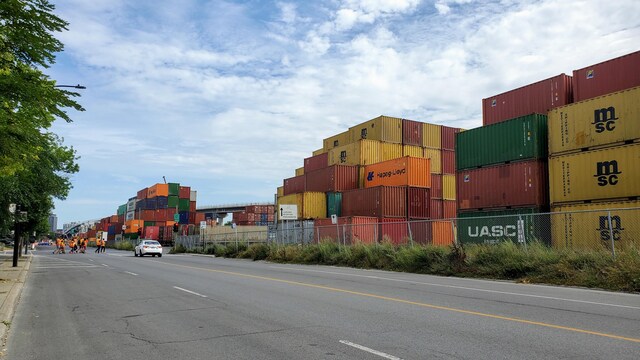 The working group visits the Ray-Mont Logistiques site in the South-West district