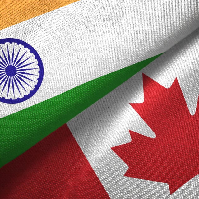 Les drapeaux de l'Inde et du Canada.